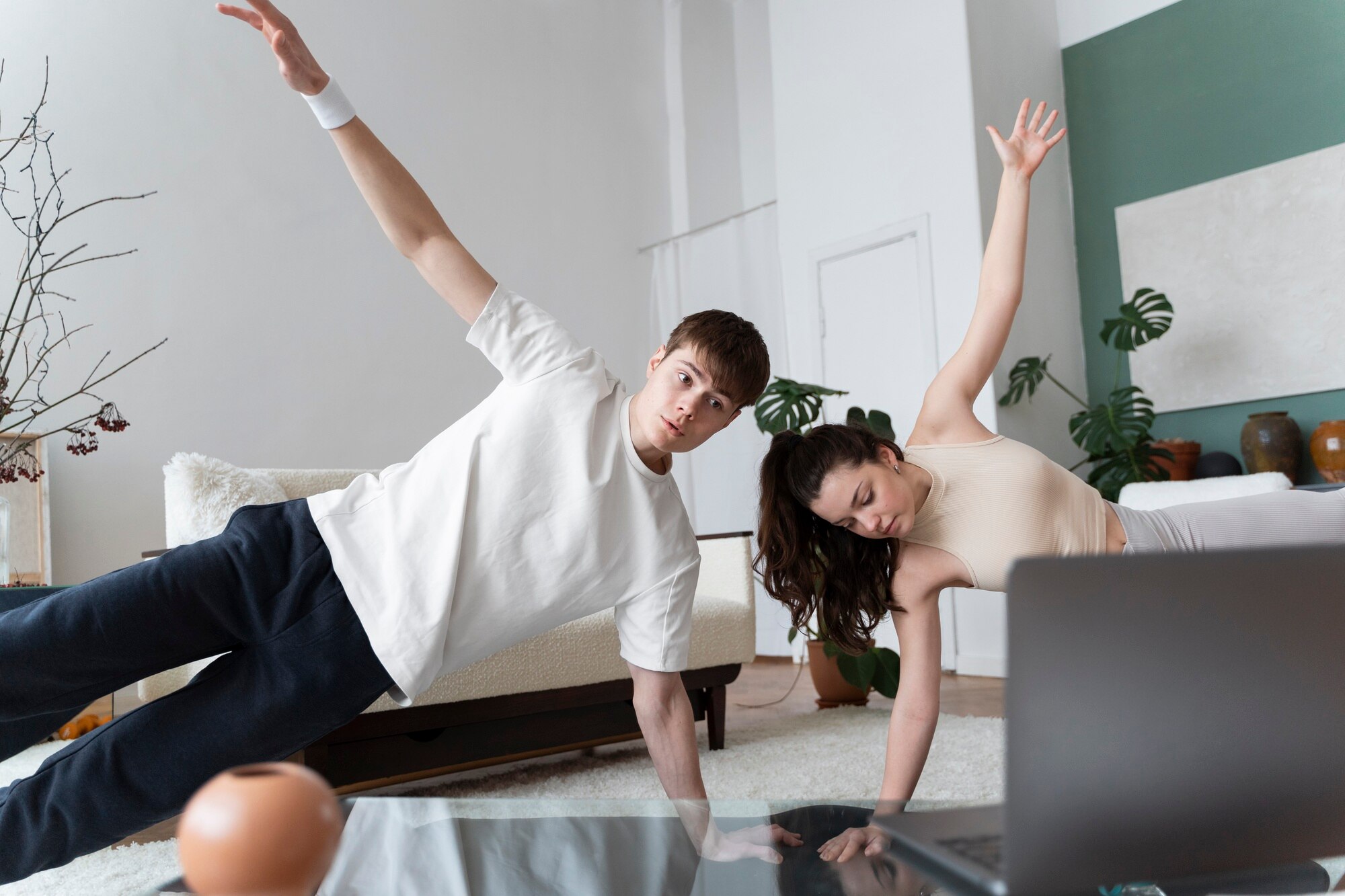 Atleta en movimiento, representando la importancia de la actividad física para la salud articular